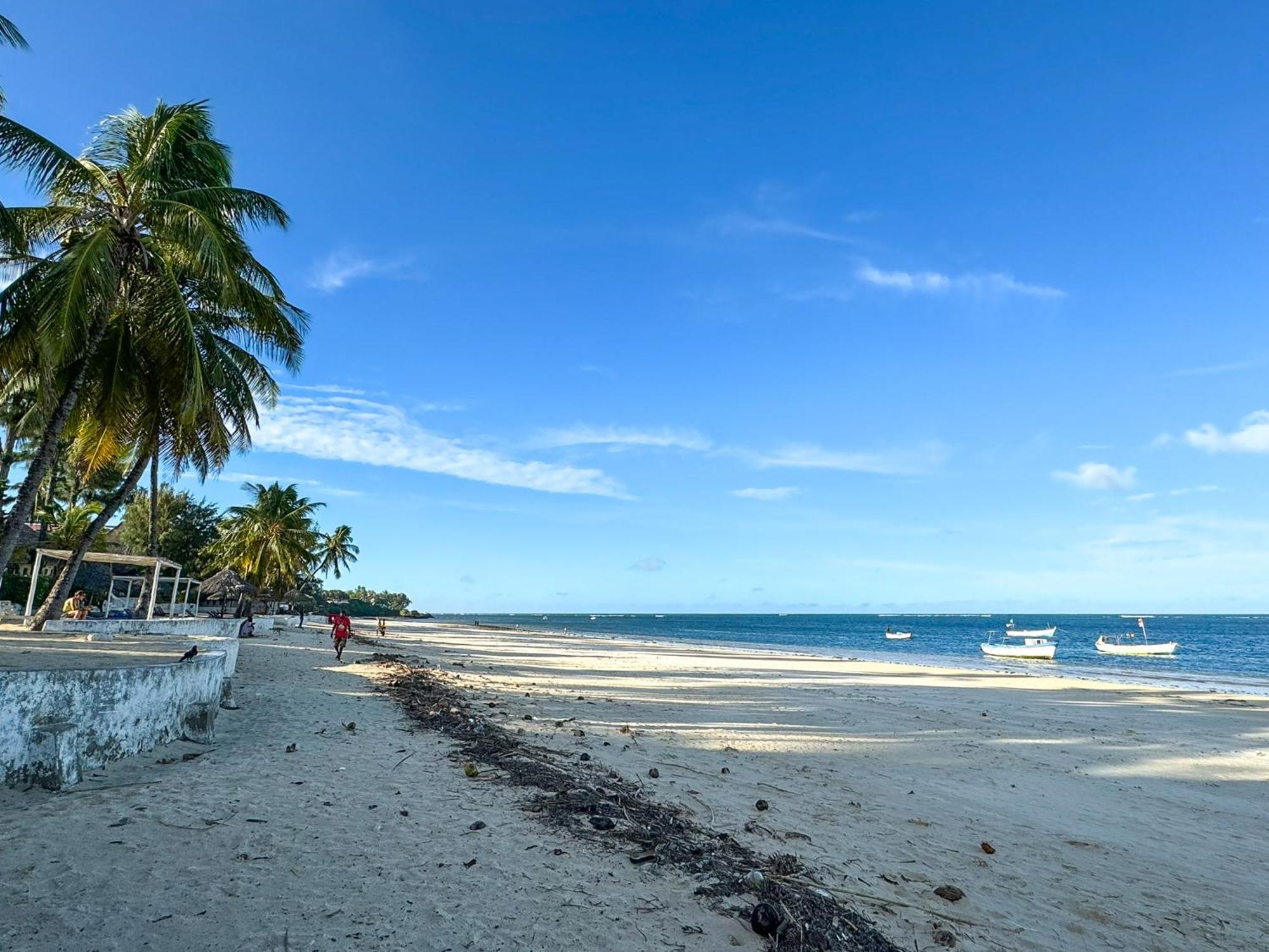 Kaleb'S Beachfront Serviced Studio Apartments Malindi Buitenkant foto