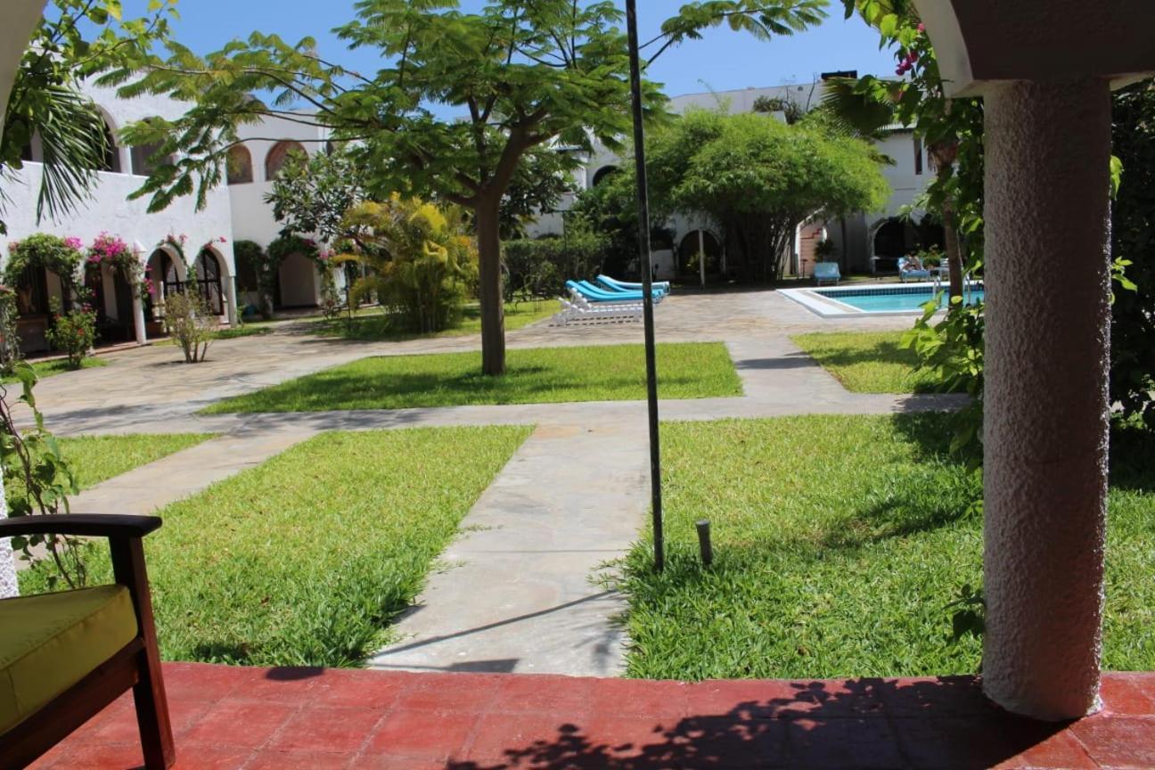 Kaleb'S Beachfront Serviced Studio Apartments Malindi Buitenkant foto